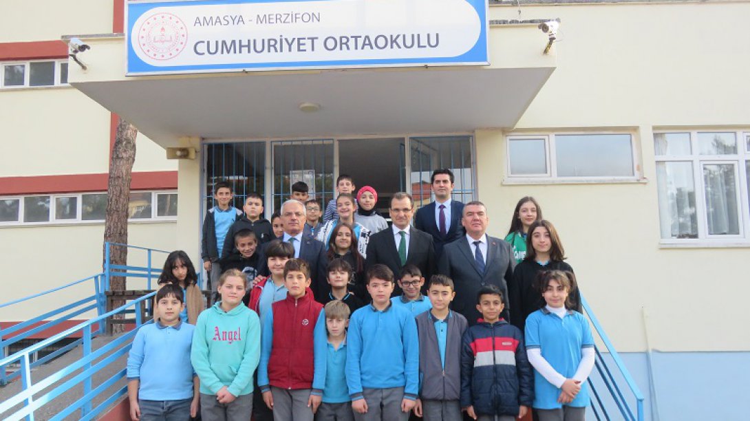 İlçemiz Kaymakamı Sayın Ali GÜLDOĞAN, Merzifon Cumhuriyet Ortaokulunu ziyaret etti