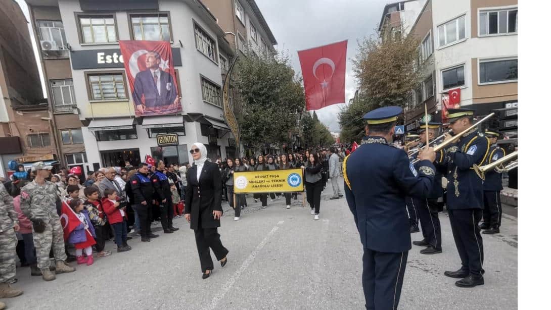 CUMHURİYETİMİZİN 102'İNCİ YIL DÖNÜMÜ İLÇEMİZDE COŞKU İLE KUTLANDI